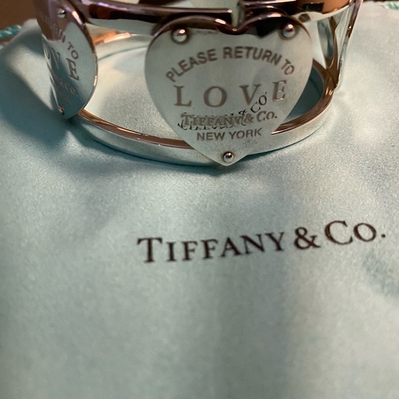 🆕 Tiffany & Company Love Wide Hinged Cuff. - Picture 2 of 6